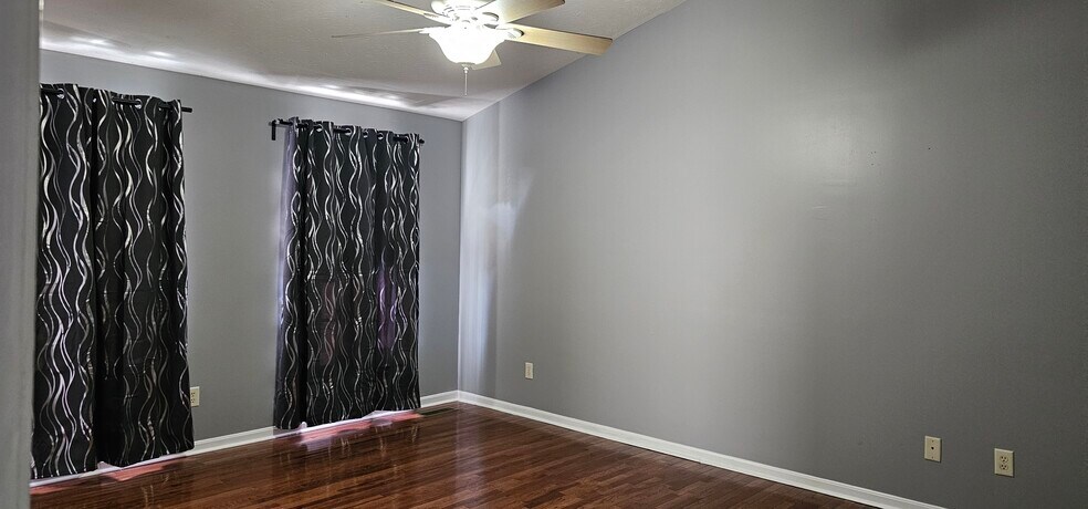Building Photo - 6553 Clearview Lake Dr