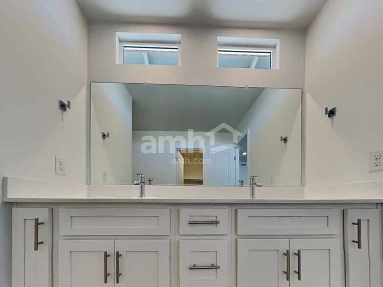 Building Photo - 9699 N Rancho Lozano