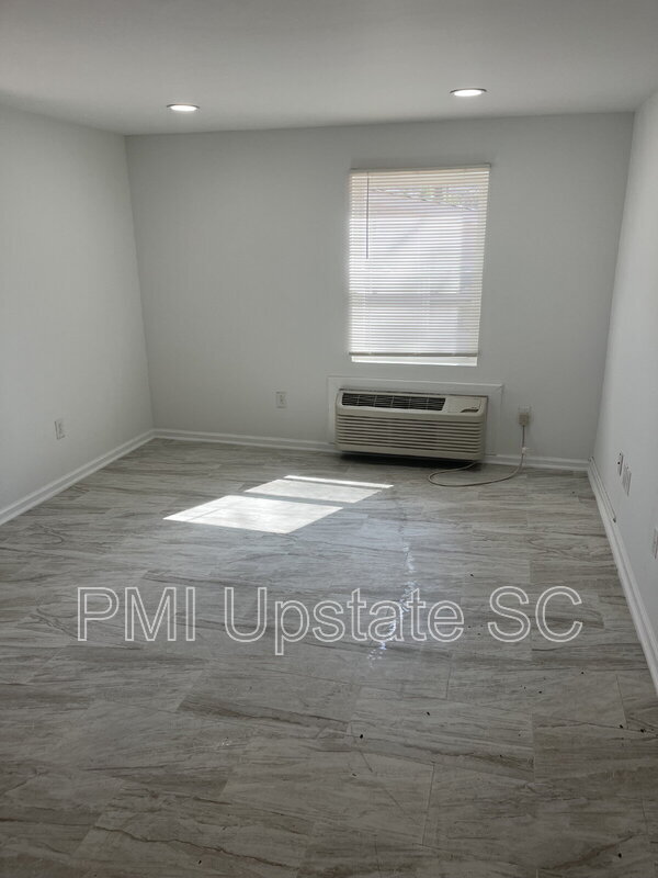 Building Photo - 201 Chandler Dr
