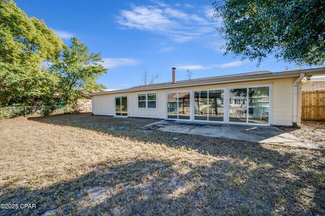 Building Photo - 205 Sunset Ln