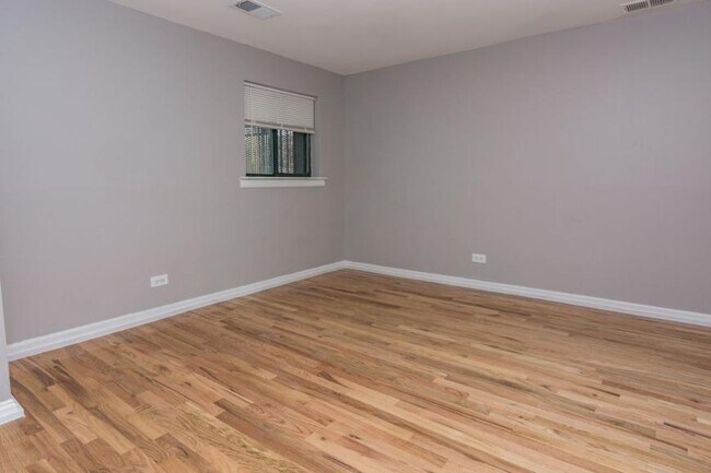 Building Photo - 2 bedroom in Washington Park IL 60637