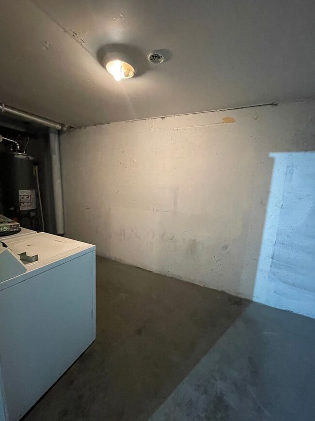 Building Photo - Beautiful 2 bed in Clearfield!