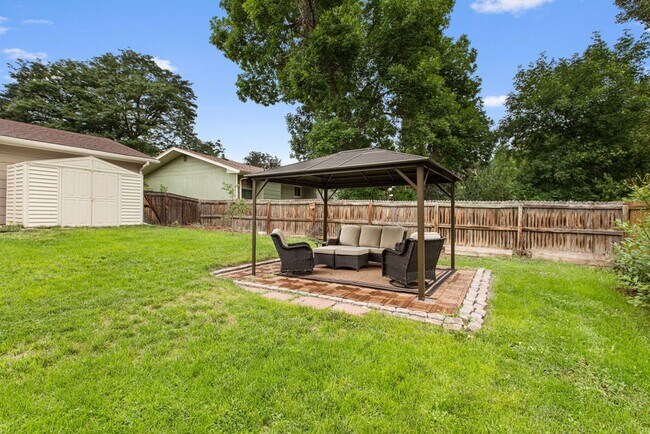 Building Photo - Students Welcome! Spacious 5 Bedroom Home in West Fort Collins