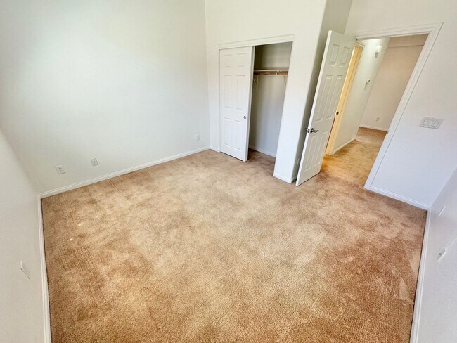 Building Photo - BEAUTIFUL 4 BEDROOM HOME IN GUARD GATED CO...