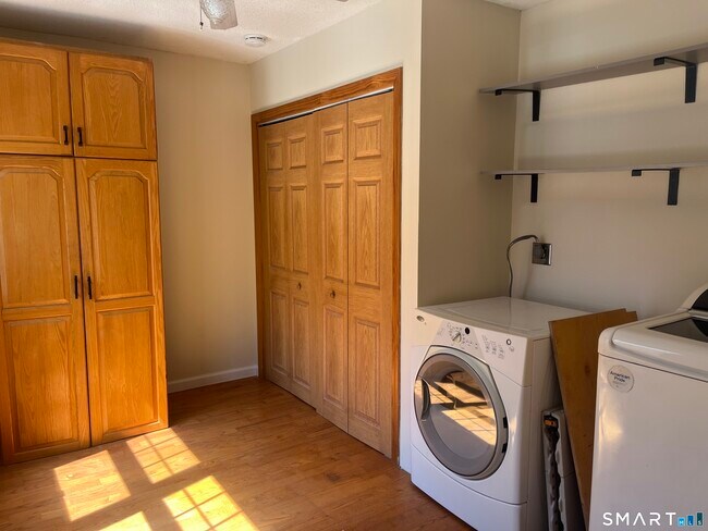 Building Photo - 2101 Scott Rd