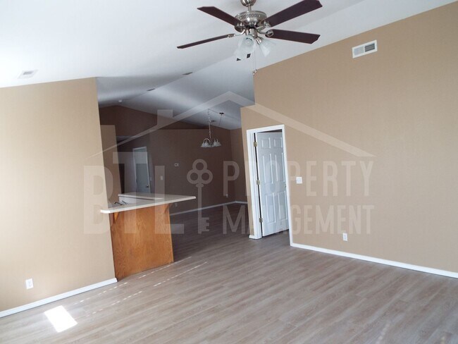 Building Photo - Beautiful 3BR Home in The Highlands with Community Pool