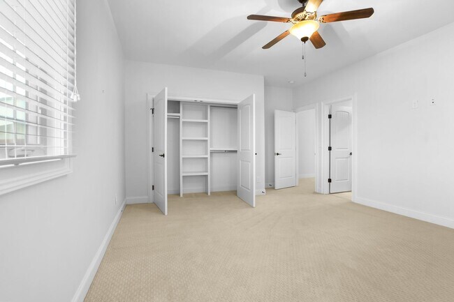 Building Photo - 611 Band Dr