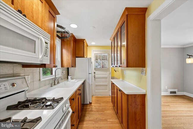 Building Photo - 4525 N Chelsea Ln