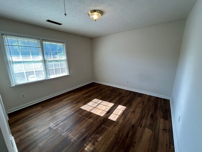 Building Photo - 2692 Callier Springs Rd SE