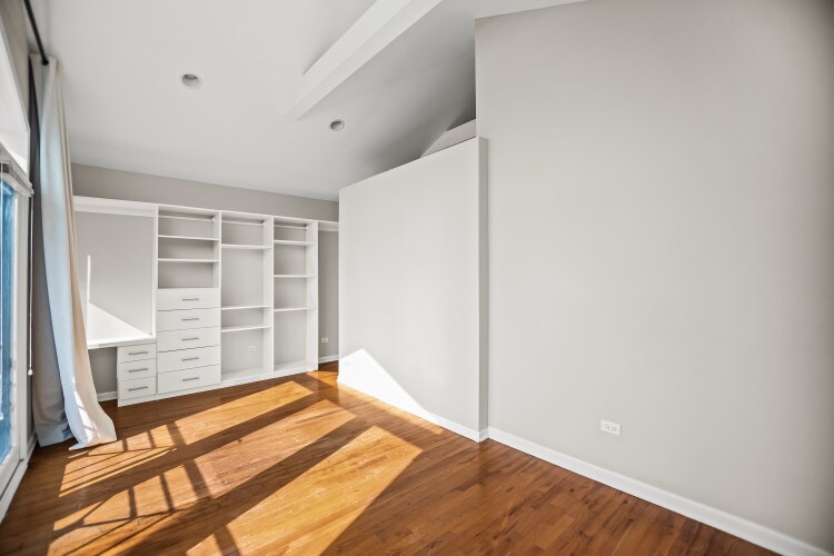 Building Photo - 907 S Miller St