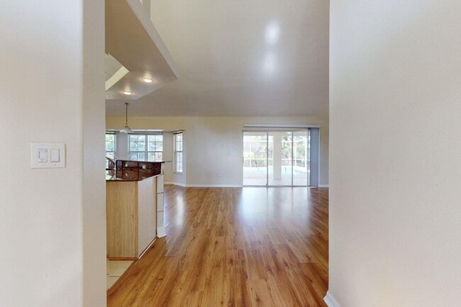 Building Photo - 967 SE Browning Ave