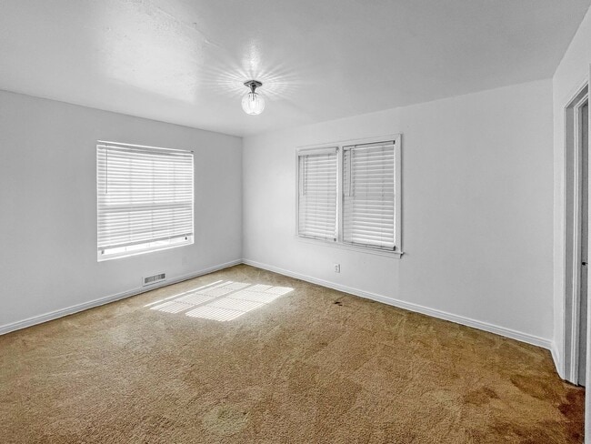Building Photo - 116 W Vega Dr