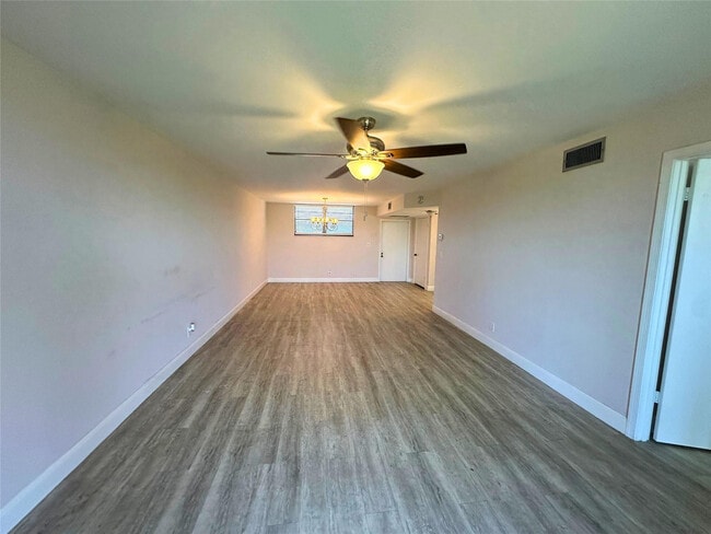 Building Photo - 2420 Deer Creek Country Club Blvd