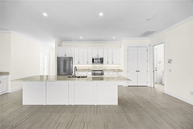 Building Photo - 3614 SE 17th Pl