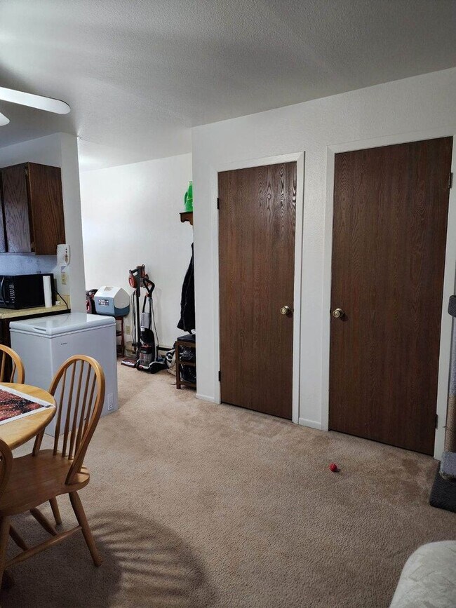 Building Photo - Cottonwood Apartments