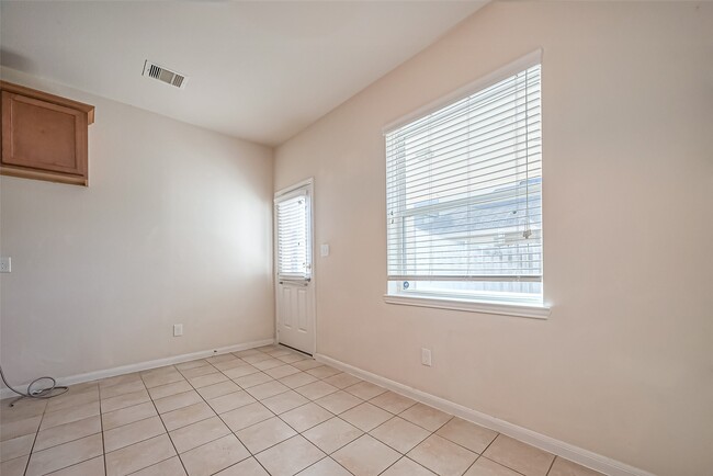 Building Photo - 14243 Oro Valley Dr