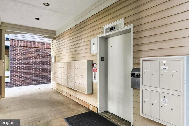 Primary Photo - 240 S Reynolds St