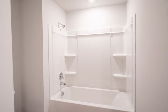 Building Photo - 142 Geranium Wy