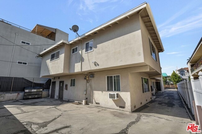 Building Photo - 932 Wilcox Ave