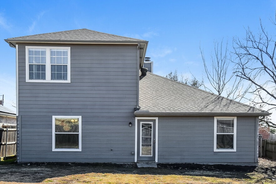 Building Photo - 321 Rustic Grove Ln