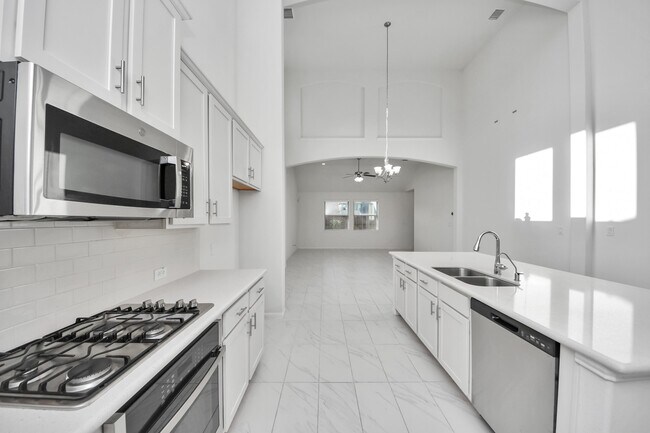 Building Photo - 24111 Golden Fallow Dr