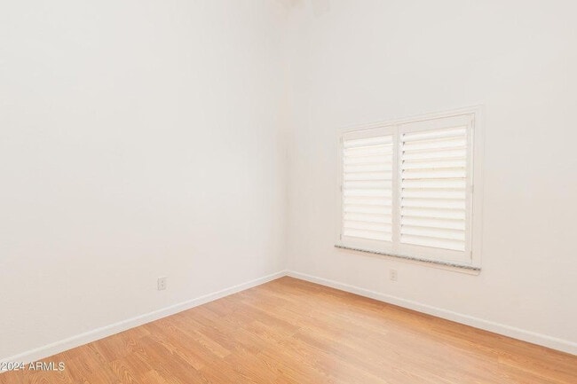 Building Photo - 3350 S Oleander Dr