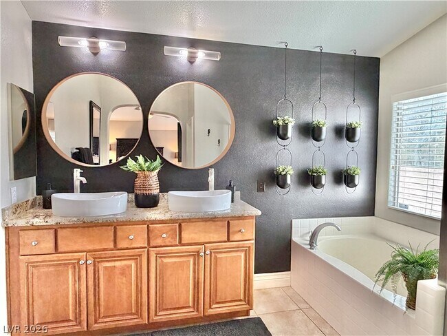 Building Photo - 399 Center Green Dr