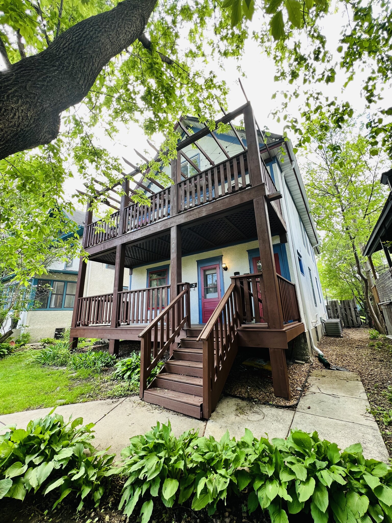 Front of house - 304 Cedar Lake Rd S