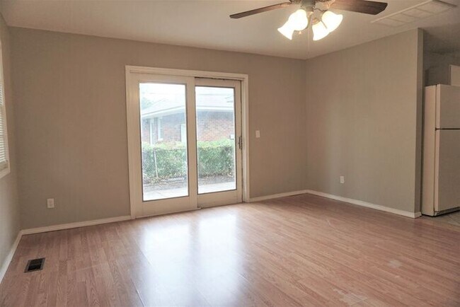 Building Photo - 3 Bed 2 Bath 1 Car Garage -The Village NW OKC