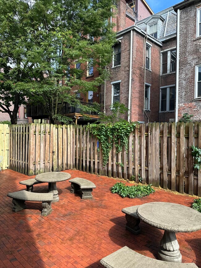 Building Photo - 602 Lockhart St