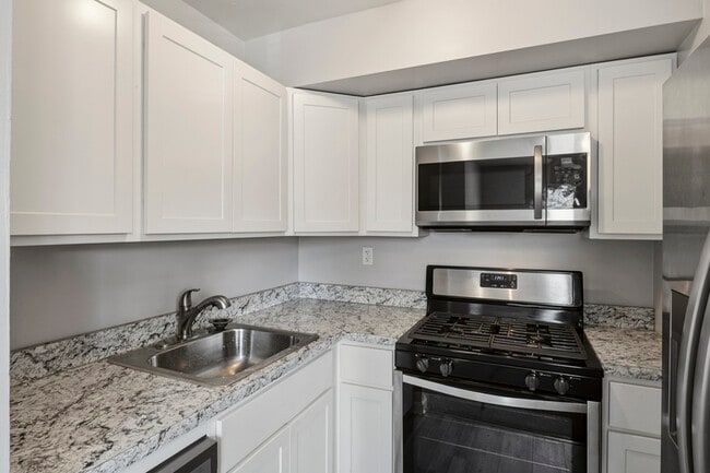 Building Photo - 4411 Falls Bridge Dr