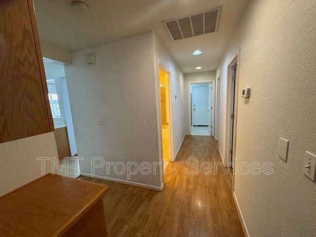 Building Photo - 9440 Stone Springs Dr