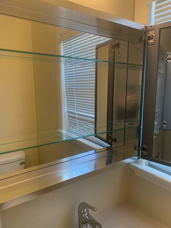 Primary Photo - 2228 Thurman Ave