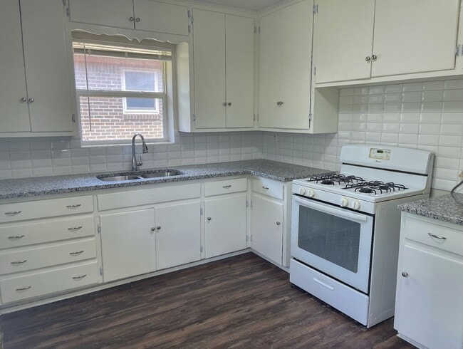 Building Photo - Cozy & Convenient Living in NE OKC with this 2-bedroom Home!