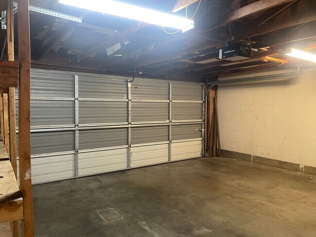 Building Photo - Two Story 3 Bedroom/2.5 Bathroom w/Two Car Garage