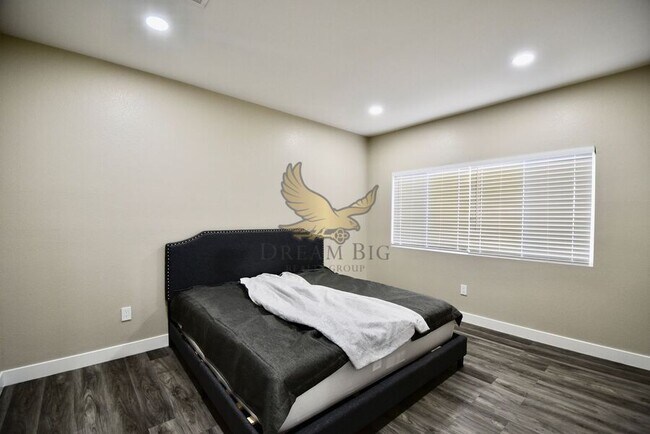 Building Photo - 8725 W Flamingo Rd