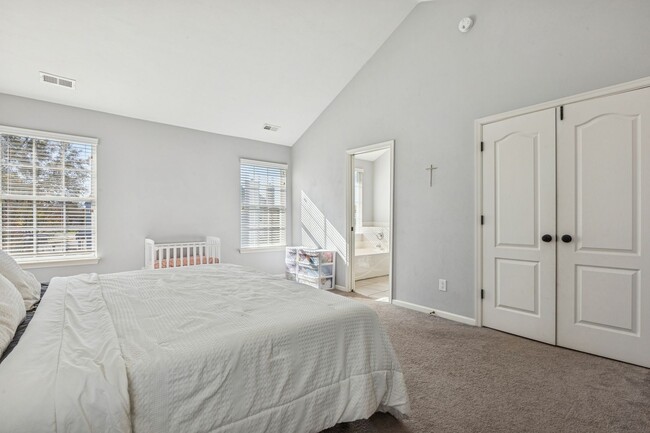 Building Photo - Bright, Clean & Convenient - Perfect 4 Bedroom Home in Chesapeake