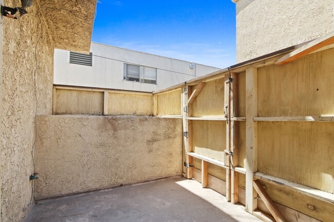 Building Photo - 2-Bedroom, 2-Bath Condo in Prime Torrance ...