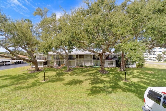 Building Photo - 2944 W Bay Dr