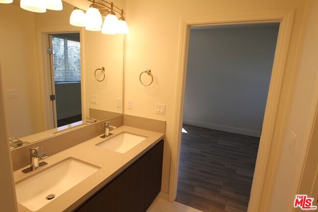 Building Photo - 11733 Missouri Ave