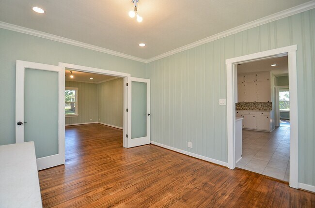 Building Photo - 803 Austin St