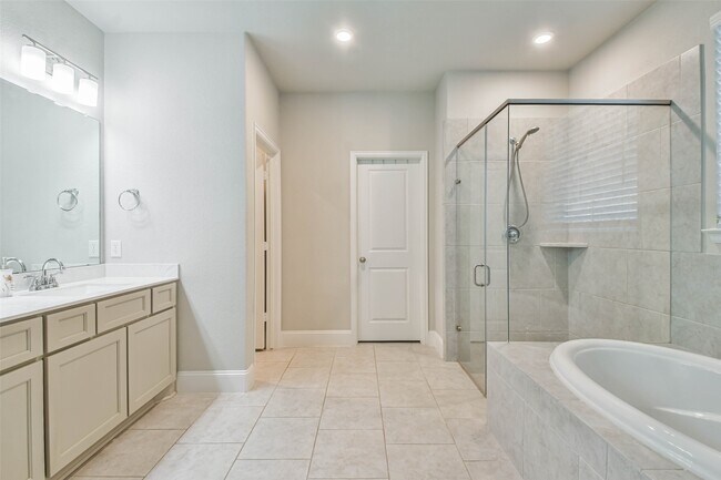 Building Photo - 22095 Volante Dr