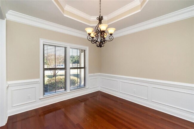 Building Photo - 1054 Linlen Ave