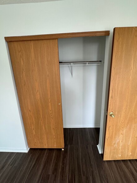 Bedroom 2 closet - 3766 Dunlane Ct