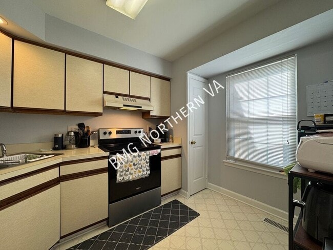 Building Photo - 6118 Rocky Way Ct