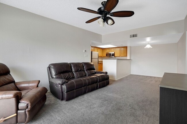 Building Photo - Wonderful 2 bed/2 bath