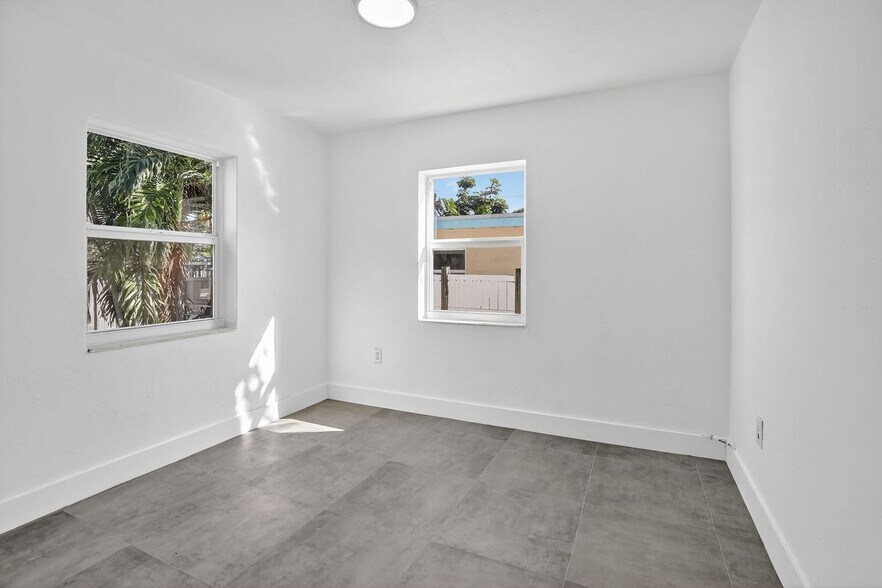 Building Photo - 642 SW 11th St