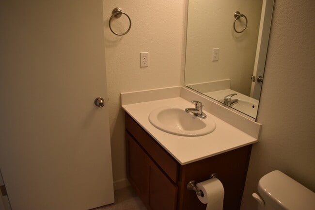 Building Photo - 855 Sophie Ct
