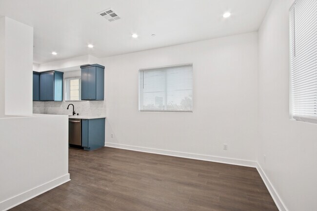 Building Photo - 1139 S Lorena St