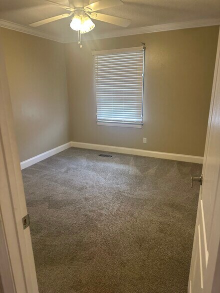 Building Photo - 18516 Elles Dr